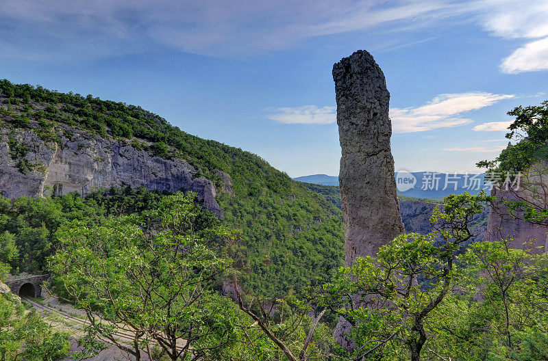 克罗地亚乌卡国家公园Vela Draga峡谷的石塔